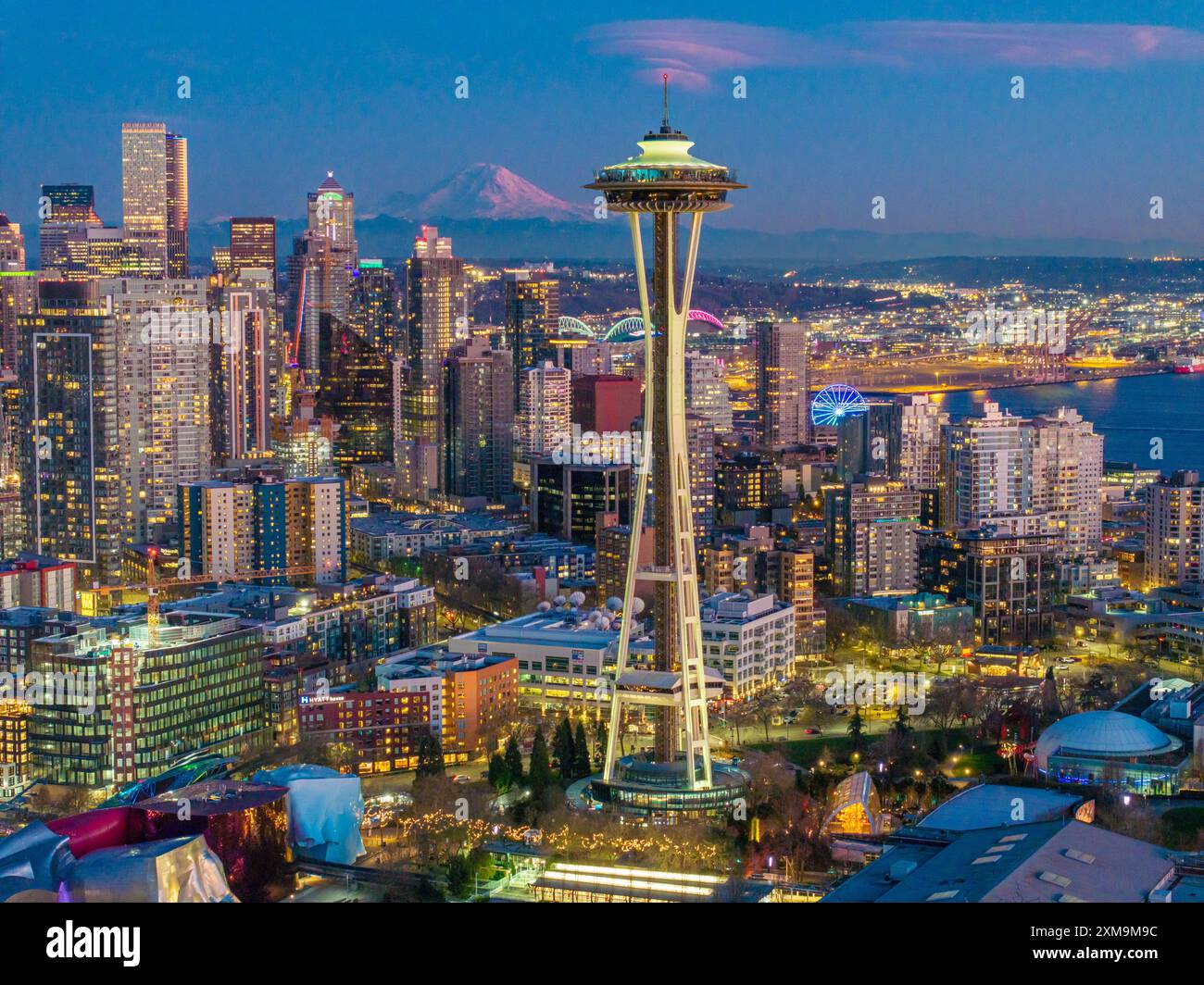 Seattle ist ein bedeutender Küstenflughafen und Sitz des King County im US-Bundesstaat Washington. Seattle ist die größte Stadt im pazifischen Nordwesten. Stockfoto