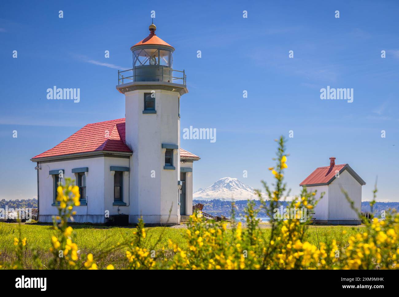 Das Point Robinson Light ist eine Navigationshilfe und ein historischer Leuchtturm am Puget Sound, der sich in Point Robinson auf Maury Island befindet. Stockfoto