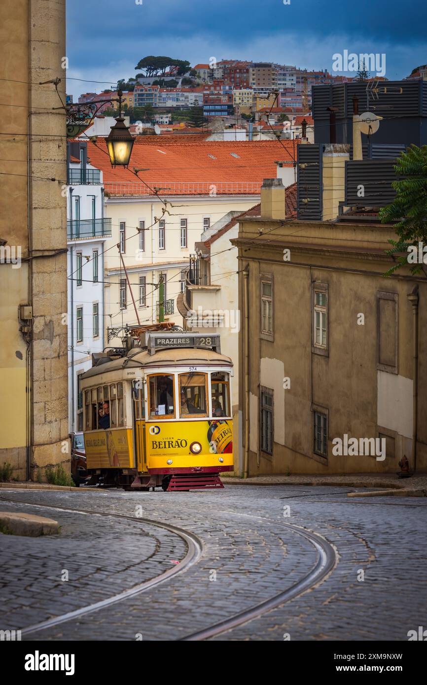 Lissabon ist Portugals hügelige Küstenhauptstadt. Stockfoto