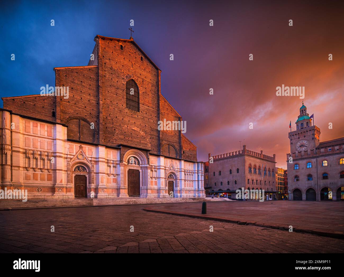 Die Kathedrale von Bologna (italienisch Cattedrale Metropolitana di San Pietro, Cattedrale di Bologna), die dem Heiligen Peter gewidmet ist, ist die Kathedrale von Bologna Stockfoto