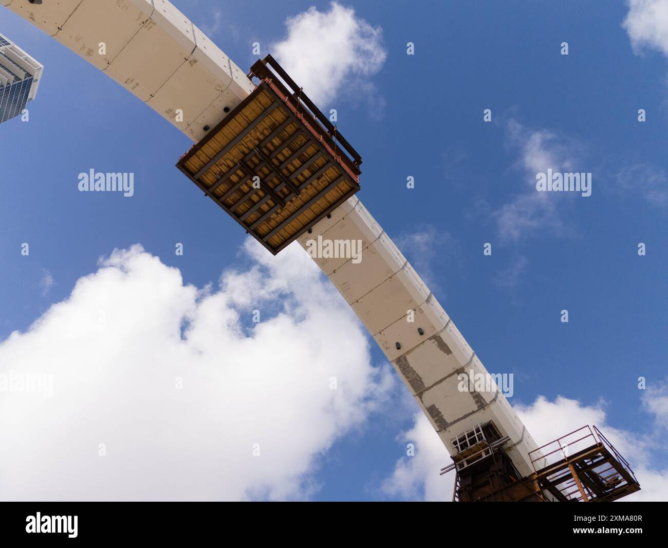 Miami, FL, USA - 4. Juli 2024: Bauarbeiten der Miami Signature Bridge im Juli 2024 Stockfoto