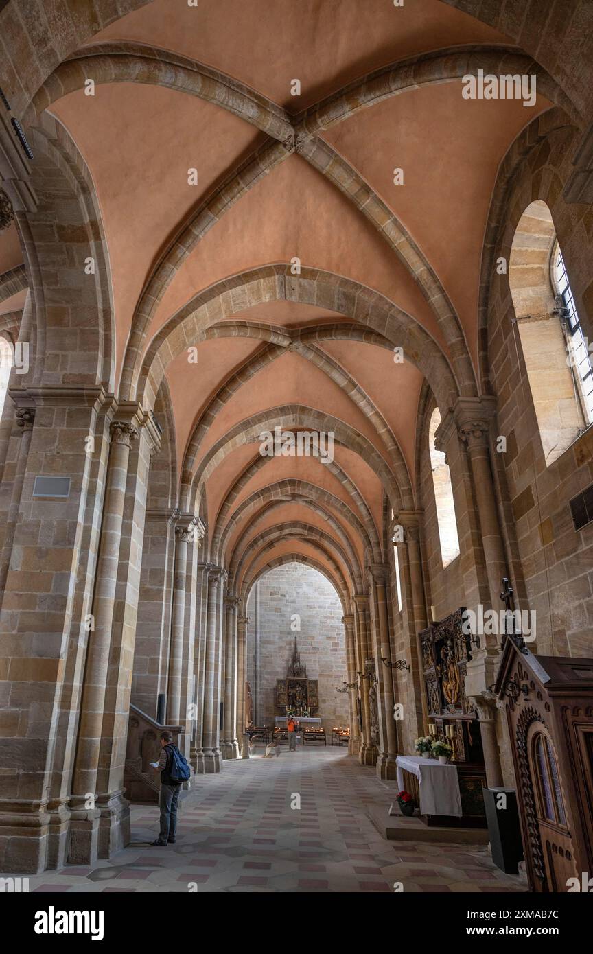 Kirchenschiff im Bamberger Dom, 1237 Wiedereinweihung des Doms, Domplatz, Bamberg, Oberfranken, Bayern, Deutschland Stockfoto