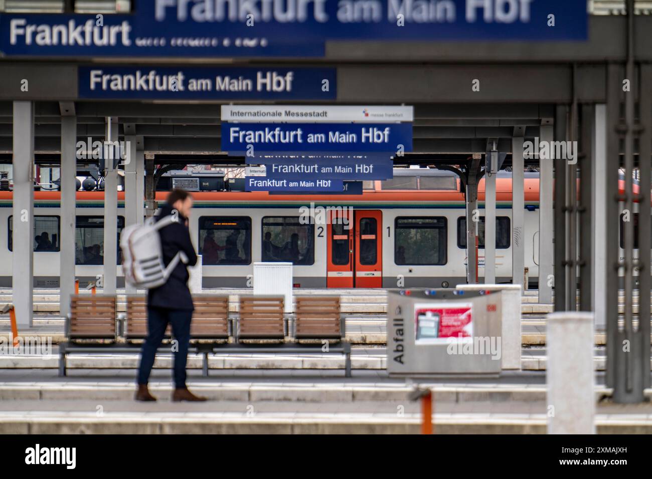 Bahnsteige am Hauptbahnhof Frankfurt am Main, Hessen, Deutschland Stockfoto