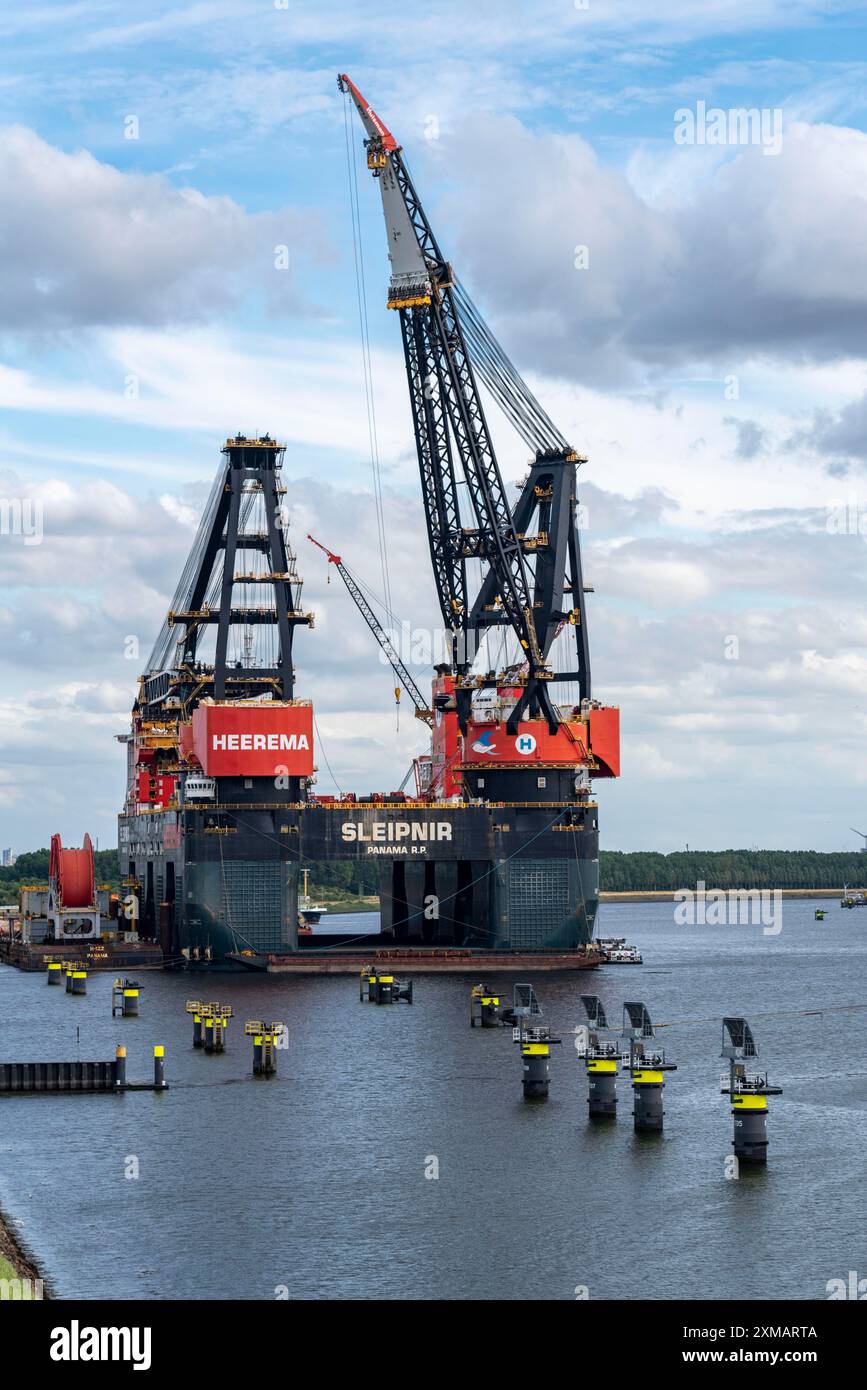 Petroleumhaven, der größte Schwimmkran der Welt, Heerema Sleipnir, aus Rotterdam, Niederlande Stockfoto