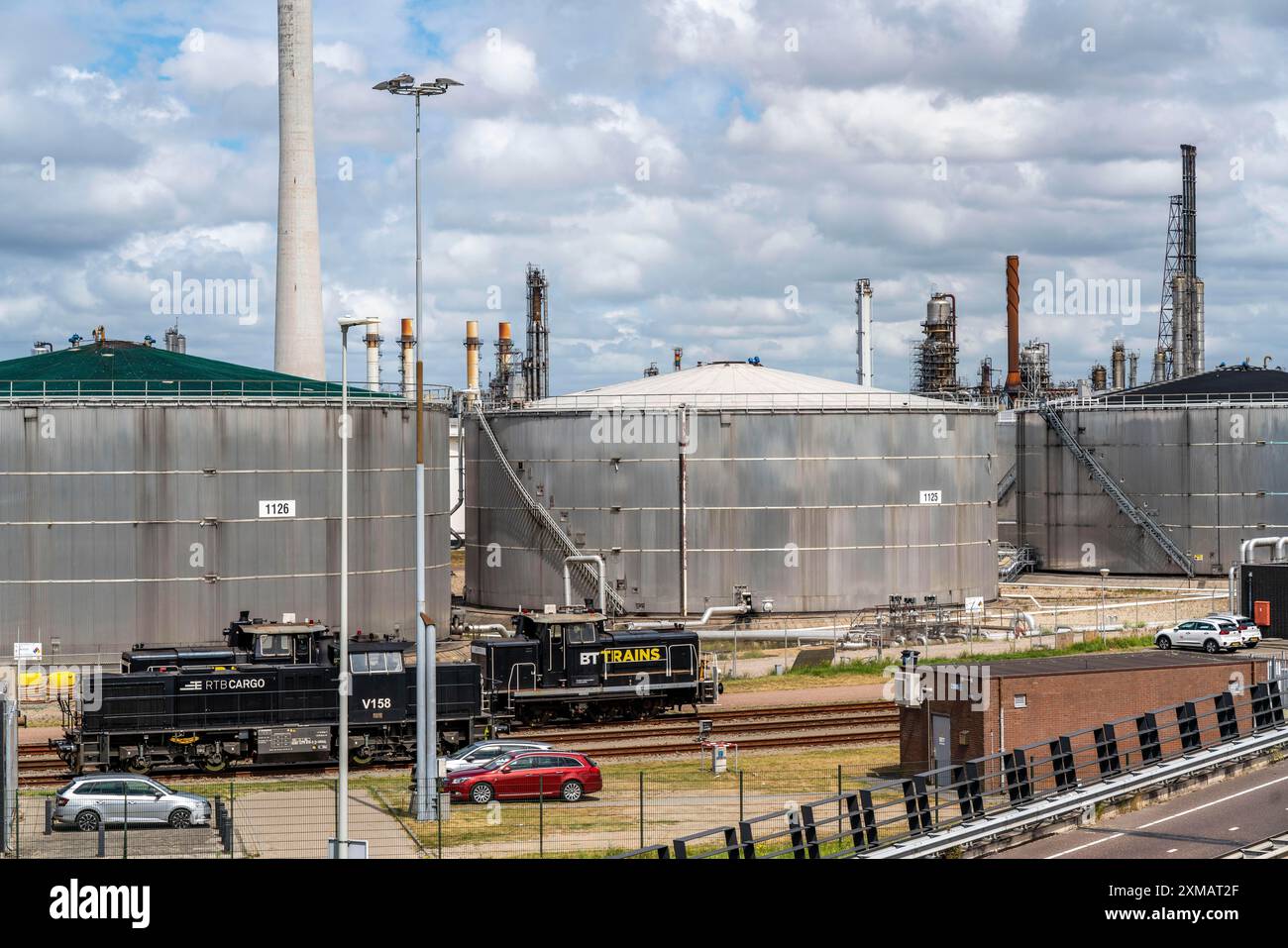 Raffinerie Shell Pernis, größte Raffinerie in Europa, Produktions-, Logistik- und Tankanlagen, Herstellung verschiedener Erdölprodukte wie Stockfoto