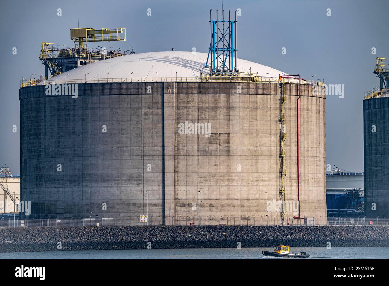 LNG-Import-Terminal-Tanks für Flüssigerdgas im Seehafen Rotterdam, Maasvlakte, Rotterdam Niederlande Stockfoto