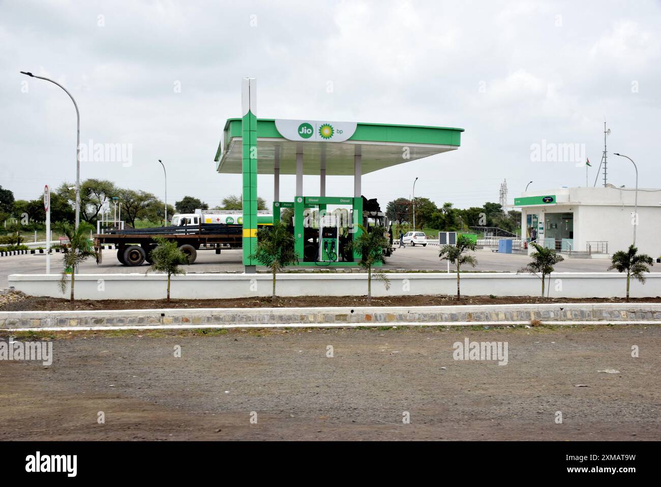 18-08-2023, Rajasthan, Indien. Neu eingeweihter JIO-BP Benzinpumpenhändler Stockfoto