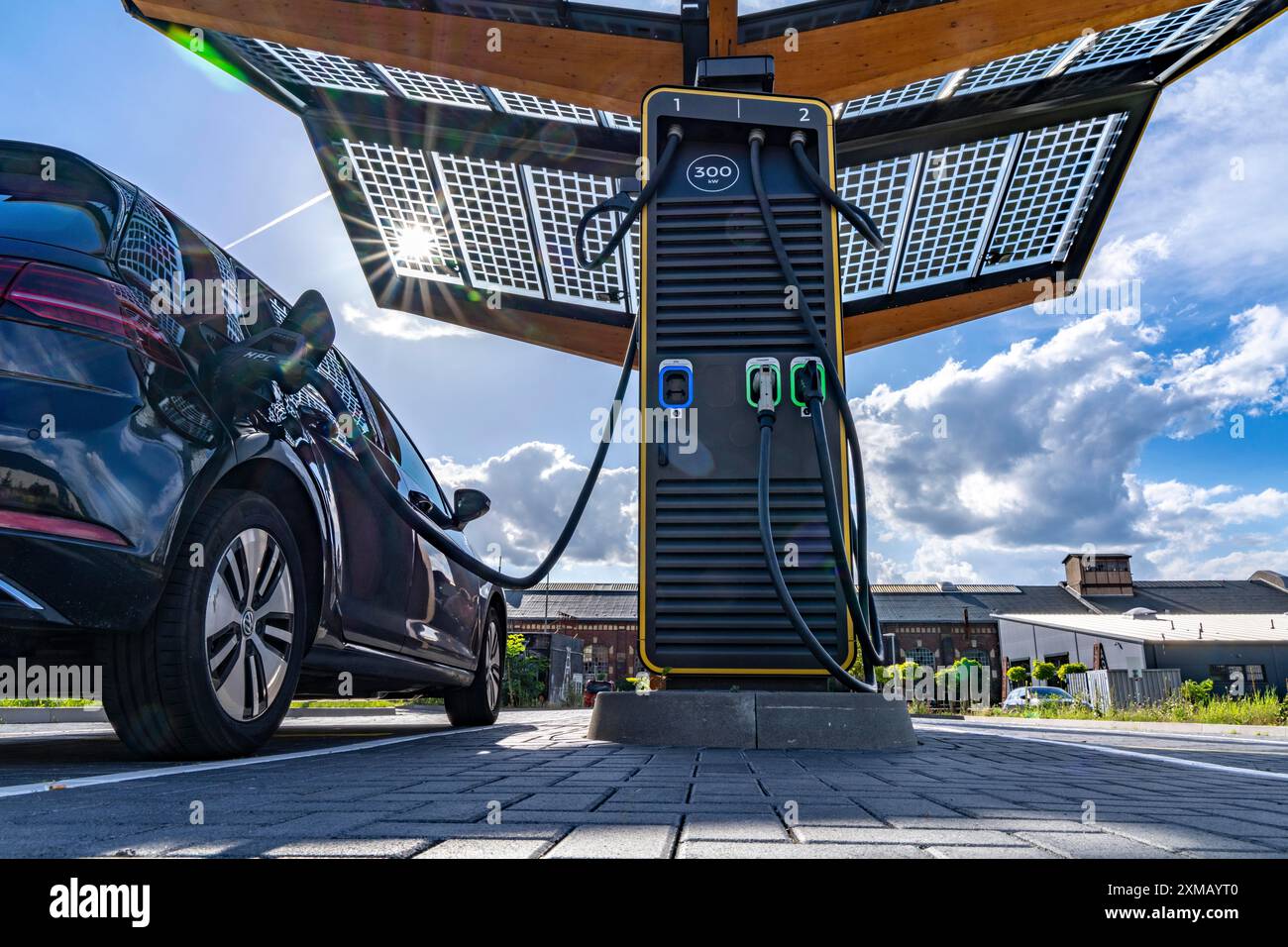 E-Tankstelle auf dem Gelände der ehemaligen Zeche Lohberg in Dinslaken, 4 300 kW Schnellladesäulen, vom Anbieter Fastend, die Ladung Stockfoto