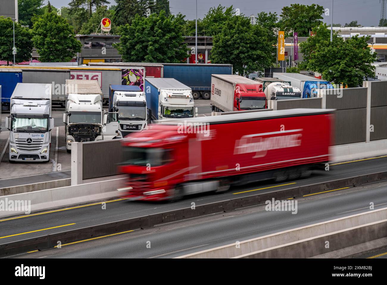 Verkehrsstau auf der A2 bei Bottrop, vor dem Autobahnkreuz Bottrop, in Richtung Oberhausen, aufgrund einer langfristigen Dauer Stockfoto