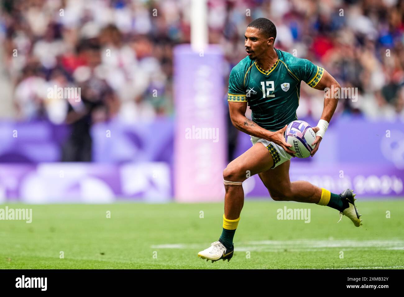 Paris, Frankreich. Juli 2024. PARIS, FRANKREICH - 25. JULI: Shilton Van Wyk aus Südafrika spielt mit dem Ball während des Spiels der Olympischen Spiele 2024 zwischen Südafrika und Japan am 25. Juli 2024 im Stade de France in Paris. (Foto: Rene Nijhuis/BSR Agency) Credit: BSR Agency/Alamy Live News Stockfoto