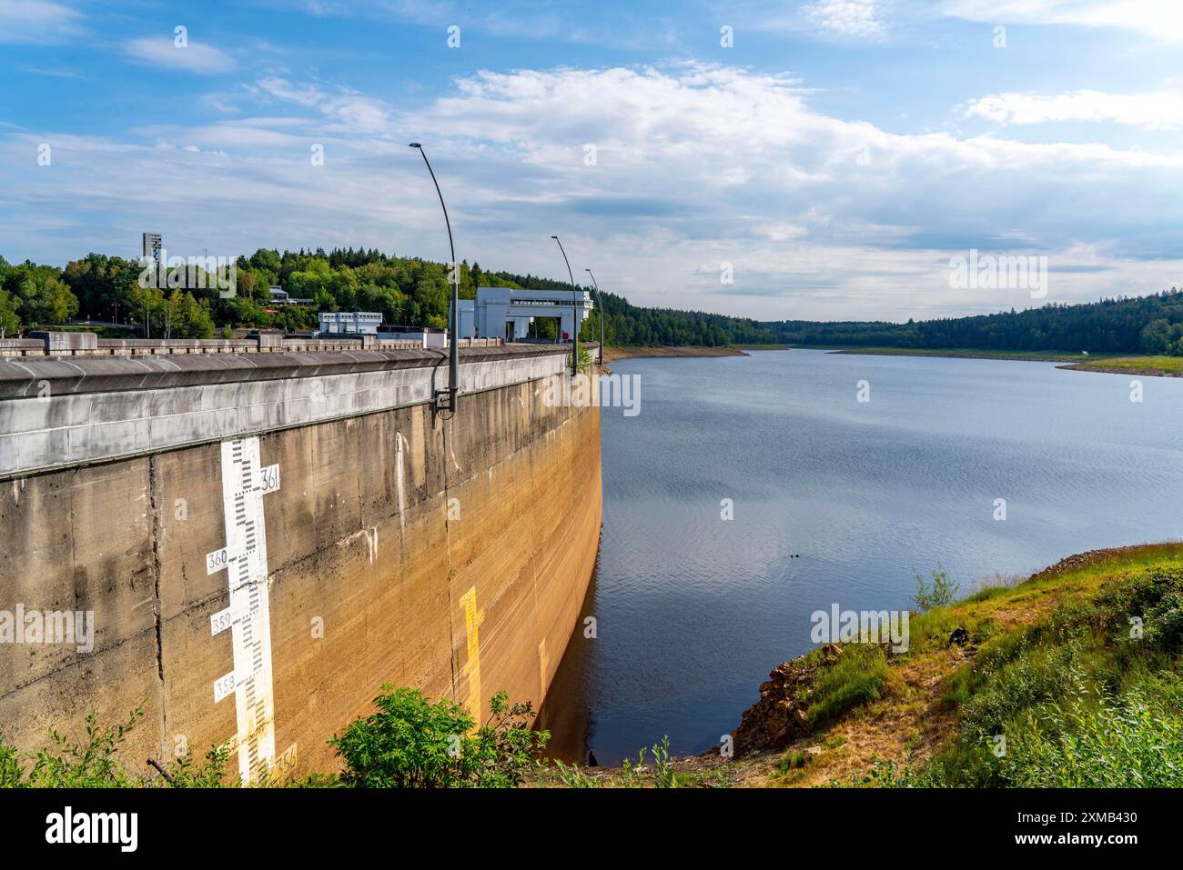 Der Weserdamm, das wichtigste Trinkwasserreservoir Belgiens, in der Nähe von Eupen, Wallonien, Belgien Stockfoto