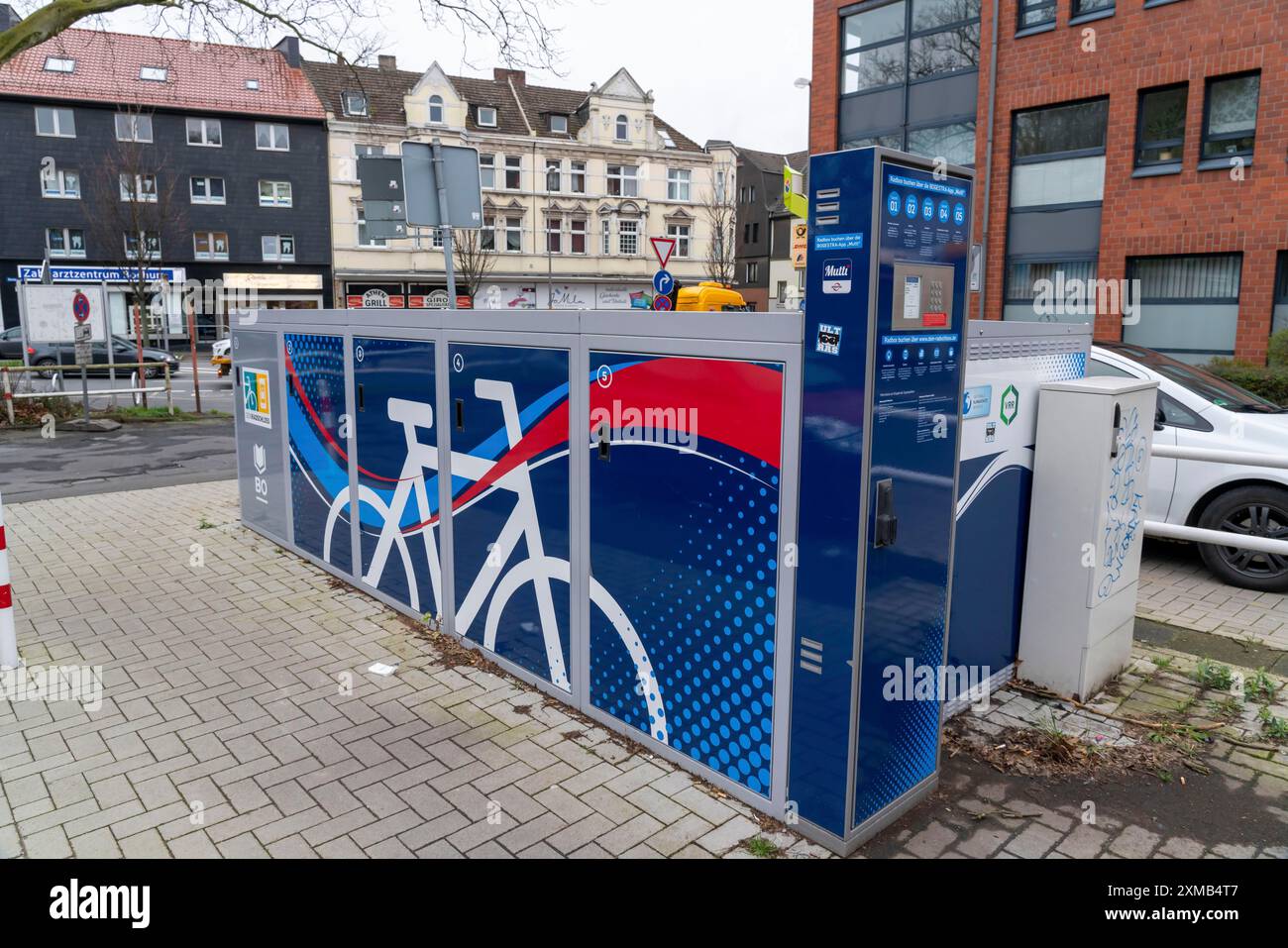 Ihr Fahrradschloss, abschließbare Fahrradkästen, in der Nähe von öffentlichen Verkehrsmitteln, in Bochum Stockfoto