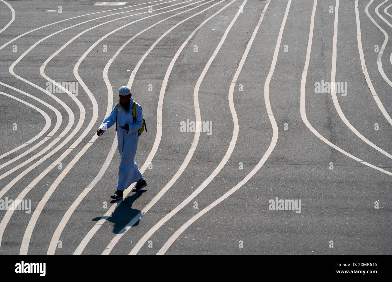 Das Norrebro Viertel in Kopenhagen, lebhaftes, multikulturelles und Studentenviertel, Superkilen Park, den Sorte Plads, Platz mit weiß gestaltet Stockfoto