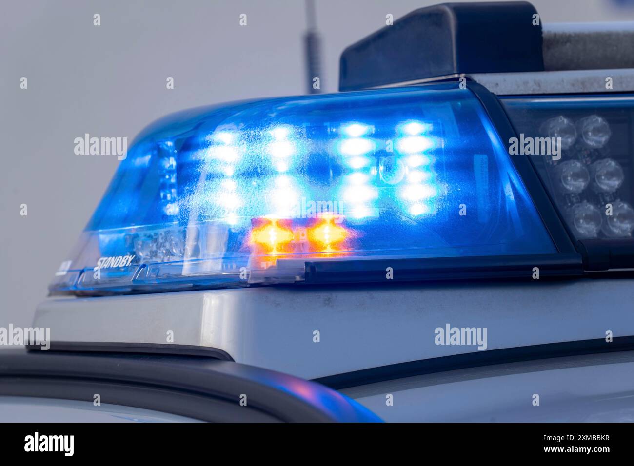 Polizei, blaues Licht, LED-Lichter eines Polizeiwagens Stockfoto