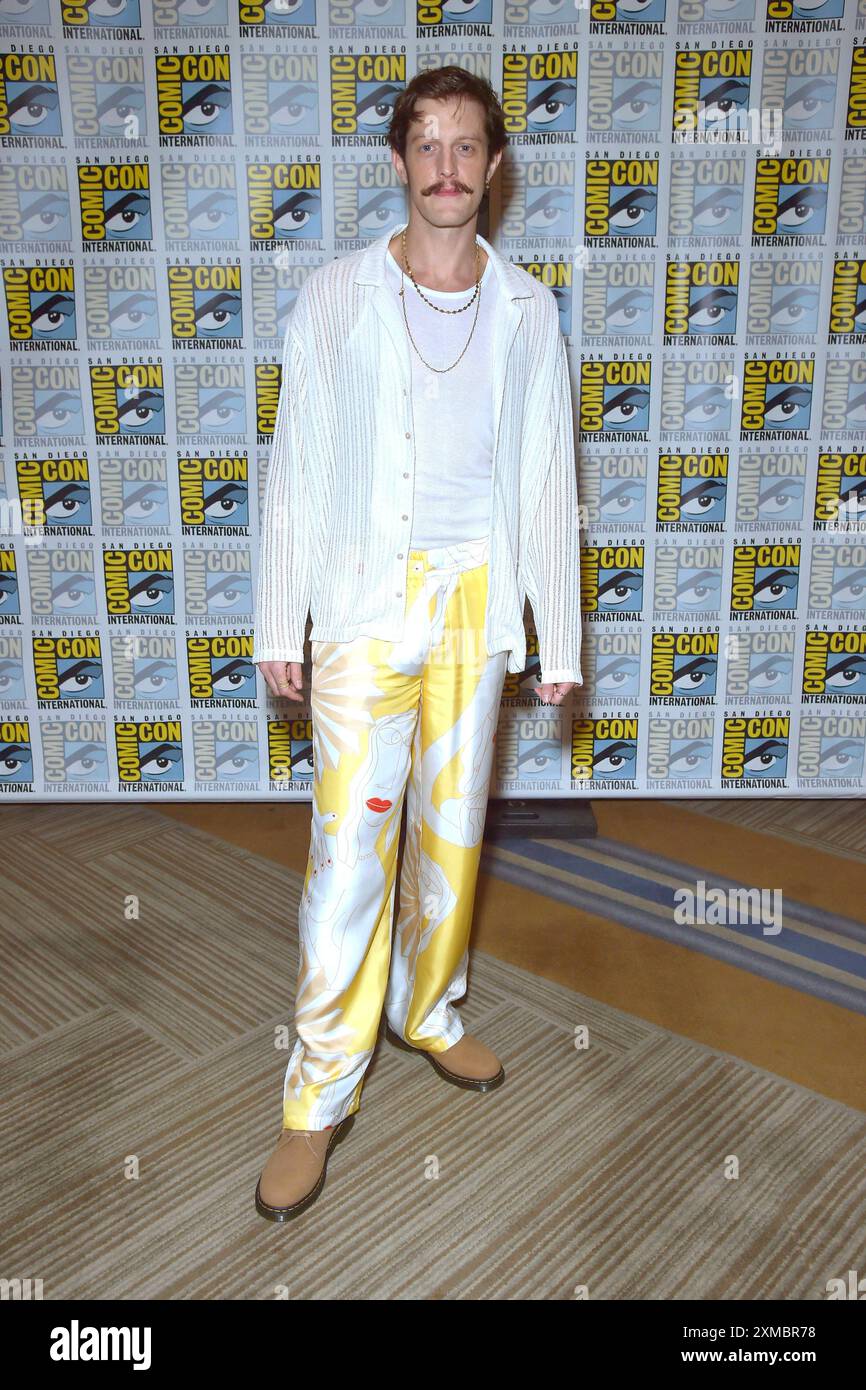 Robert Strange beim Photocall zur 2. Staffel der Amazon Prime Videoserie The Lord of the Rings: The Rings of Power / der Herr der Ringe: Die Ringe der Macht auf der San Diego Comic-Con International 2024 im Hilton Bayfront Hotel. San Diego, 26.07.2024 *** Robert Strange beim Fotobesuch für Staffel 2 der Amazon Prime Video-Serie der Herr der Ringe die Ringe der Macht der Herr der Ringe die Ringe der Macht auf der San Diego Comic Con International 2024 im Hilton Bayfront Hotel San Diego, 26 07 2024 Foto:xD.xStarbuckx/xFuturexImagex Ringe_4727 Stockfoto