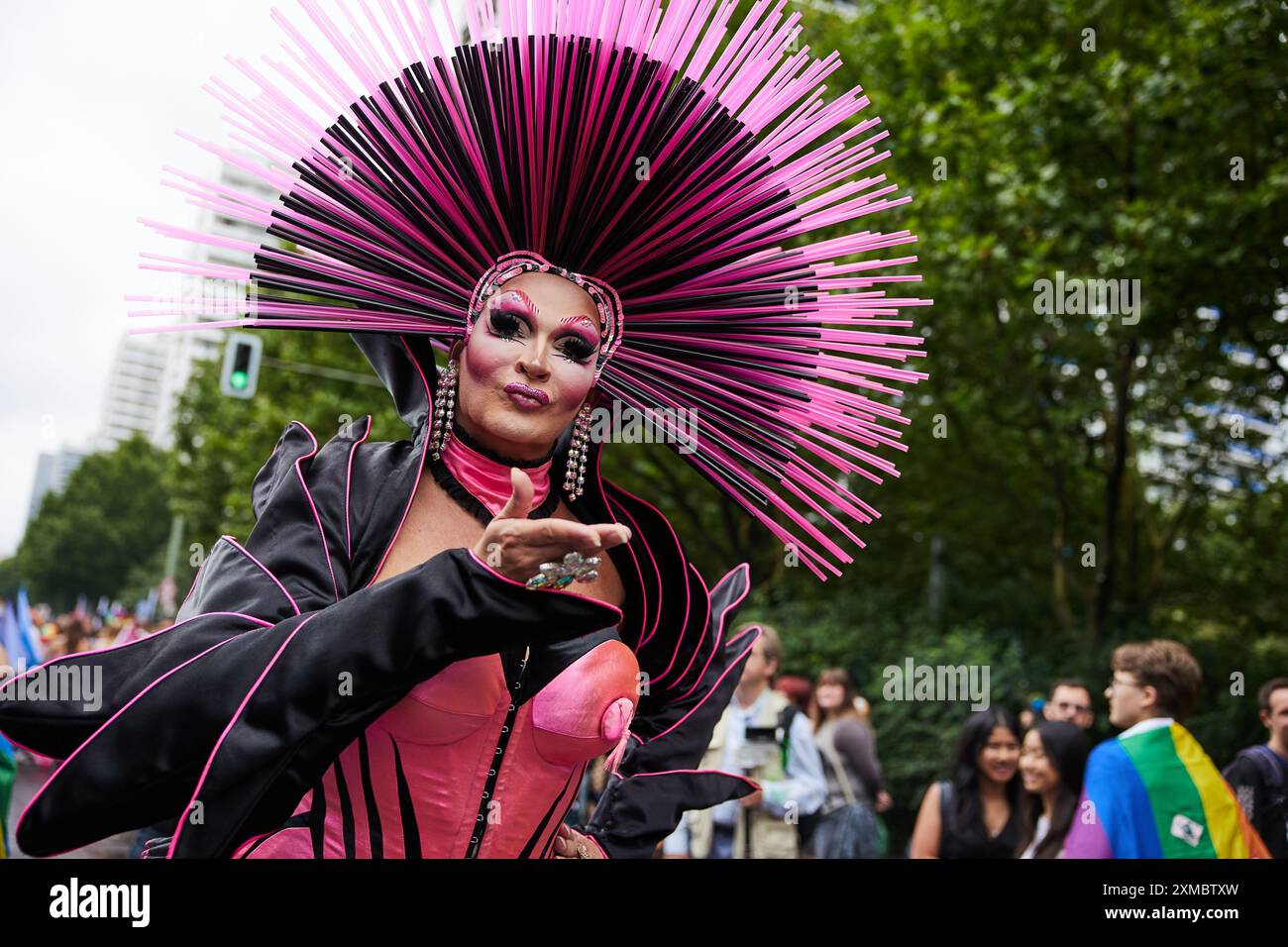 Berlin, Deutschland. Juli 2024. Tatjana Taft nimmt an der 46. Berliner Pride Parade zum Christopher Street Day (CSD) Teil. Quelle: Jörg Carstensen/dpa/Alamy Live News Stockfoto