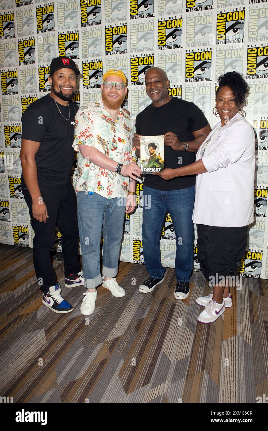 Ray-Anthony Height, Marvin Jones, Rob Edwards und Felicia Singleton beim Photocall zur Graphic Novel 'Defiant: The Robert Smalls Story' auf der San Diego Comic-Con International 2024 im Hilton Bayfront Hotel. San Diego, 26.07.2024 Stockfoto