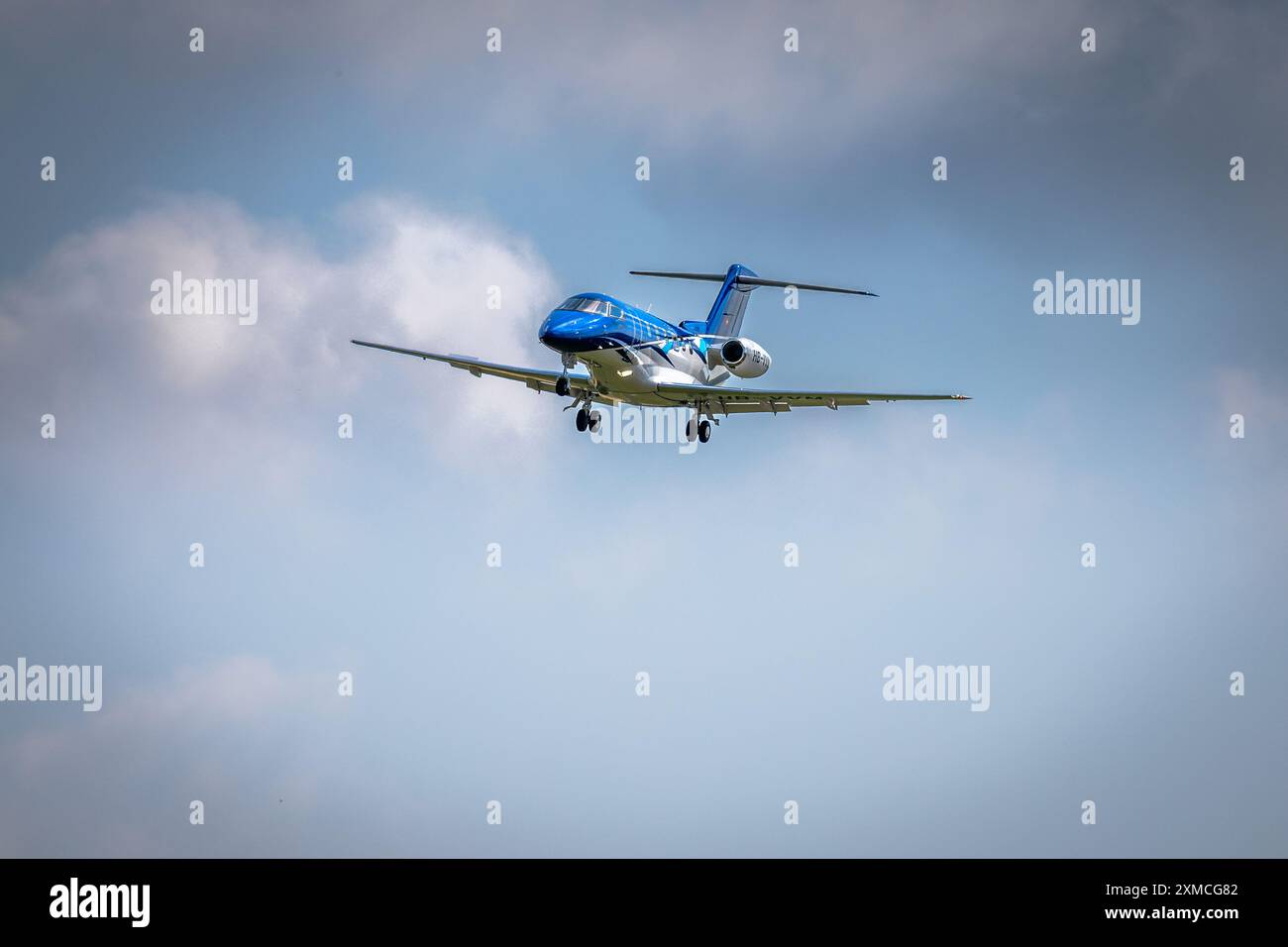 Pilatus PC-24 „HB-VVM“ kommt bei RAF Fairford an, um an der statischen Anzeige auf der RIAT 2024 teilzunehmen. Stockfoto