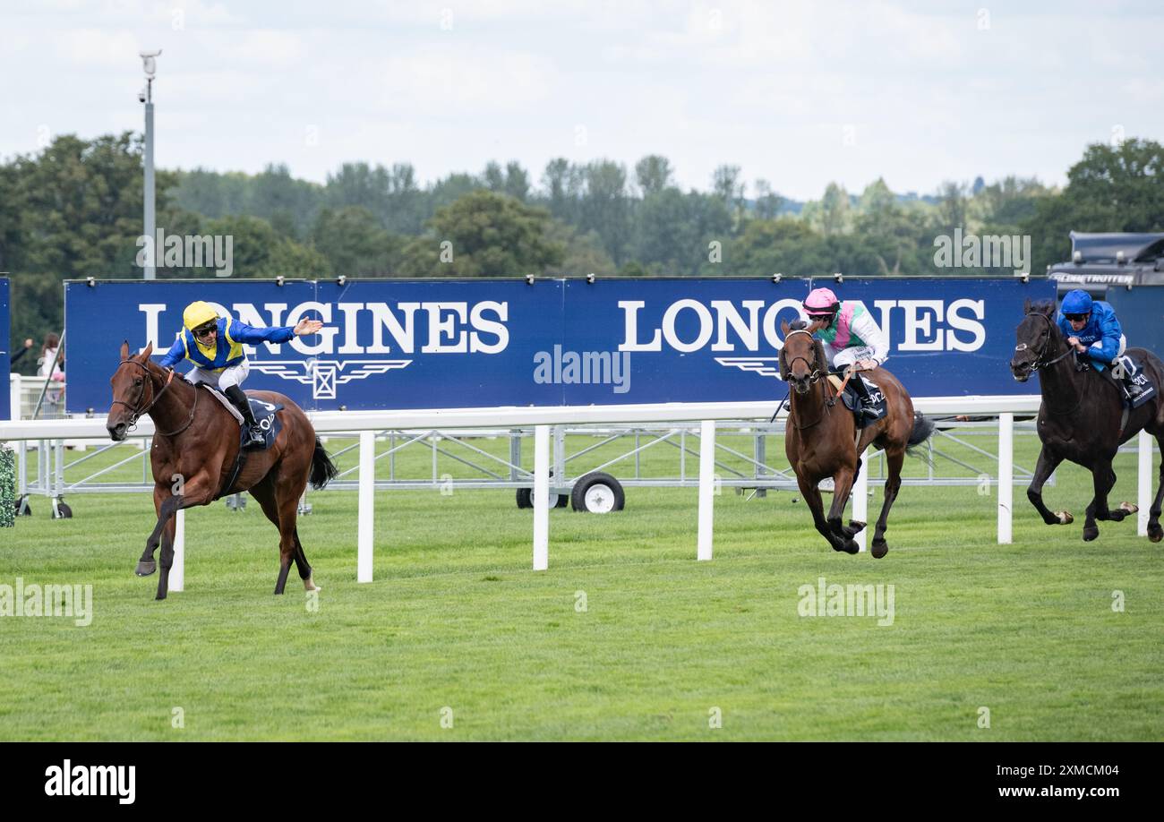 Ascot, Vereinigtes Königreich. Samstag, 27. Juli 2024. Goliath und Christophe Soumillon gewinnen 25/1 den King George VI & Queen Elizabeth QIPCO Stakes für Trainer Francis-Henri Graffard und Besitzer Baron Philip von Ullman. Credit JTW equine Images / Alamy Live News Stockfoto