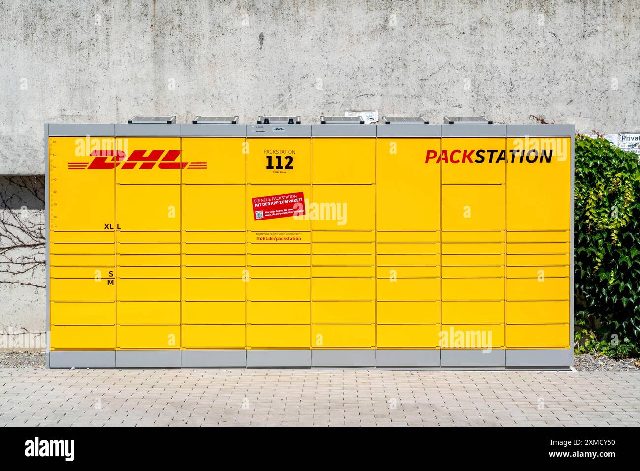 DHL Packstation, Abholung und Rückgabe von DHL-Paketen Stockfoto