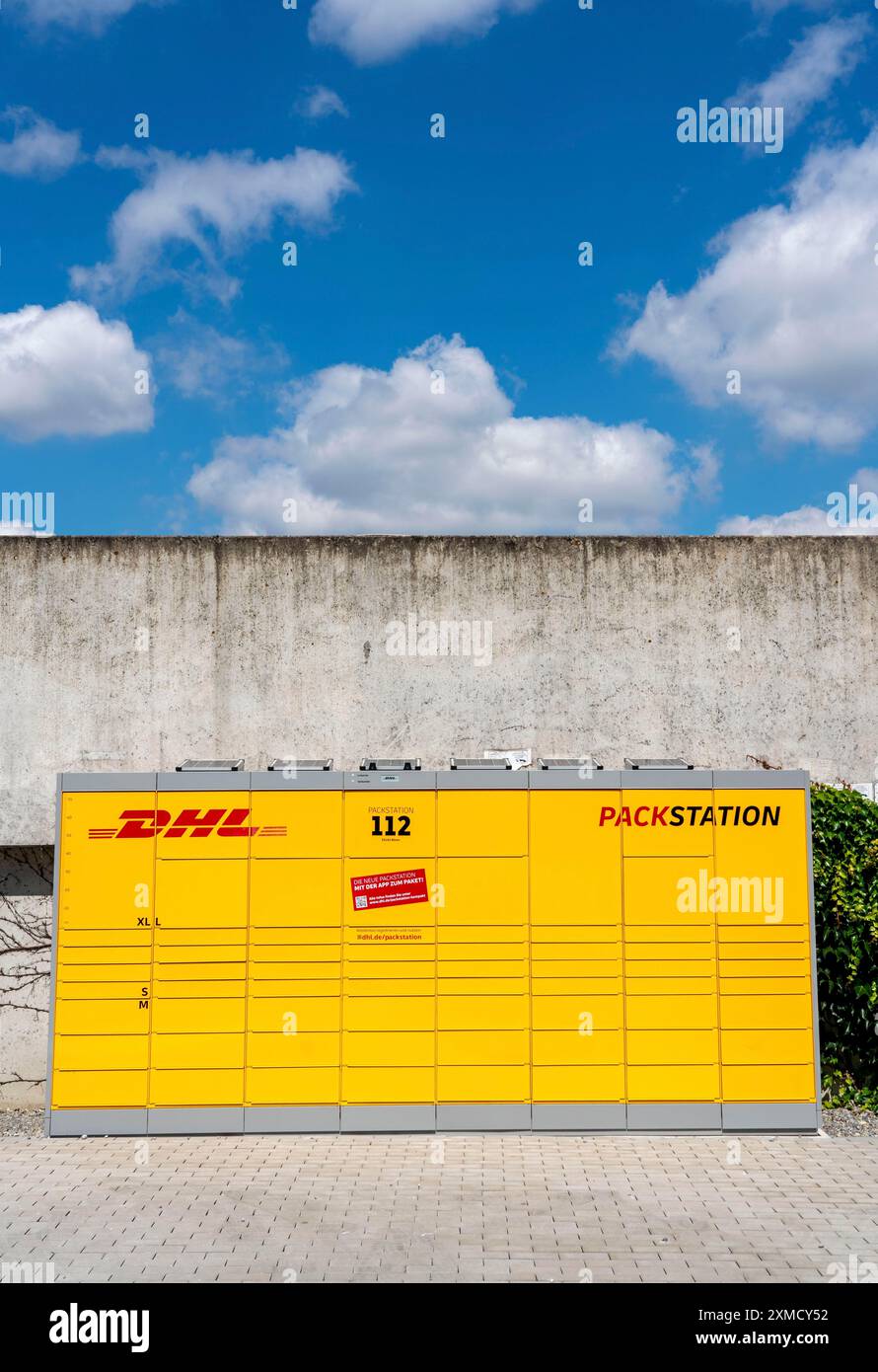 DHL Packstation, Abholung und Rückgabe von DHL-Paketen Stockfoto