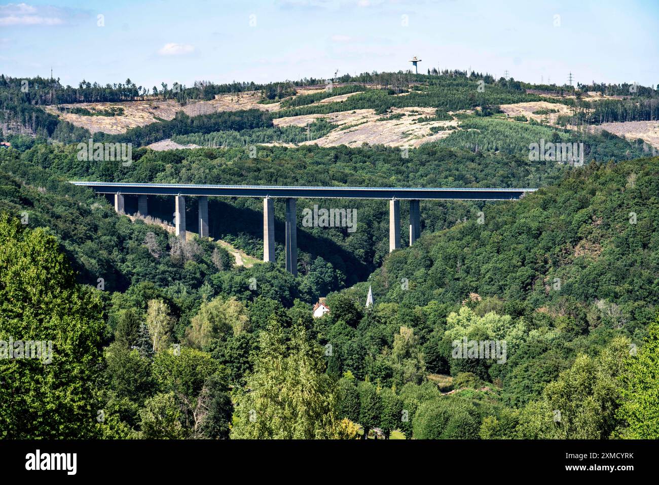 Autobahn A45, das Rahmede-Viadukt, das aufgrund massiver Schäden am Tragwerk vollständig geschlossen ist und in die Luft gesprengt und umgebaut wird Stockfoto