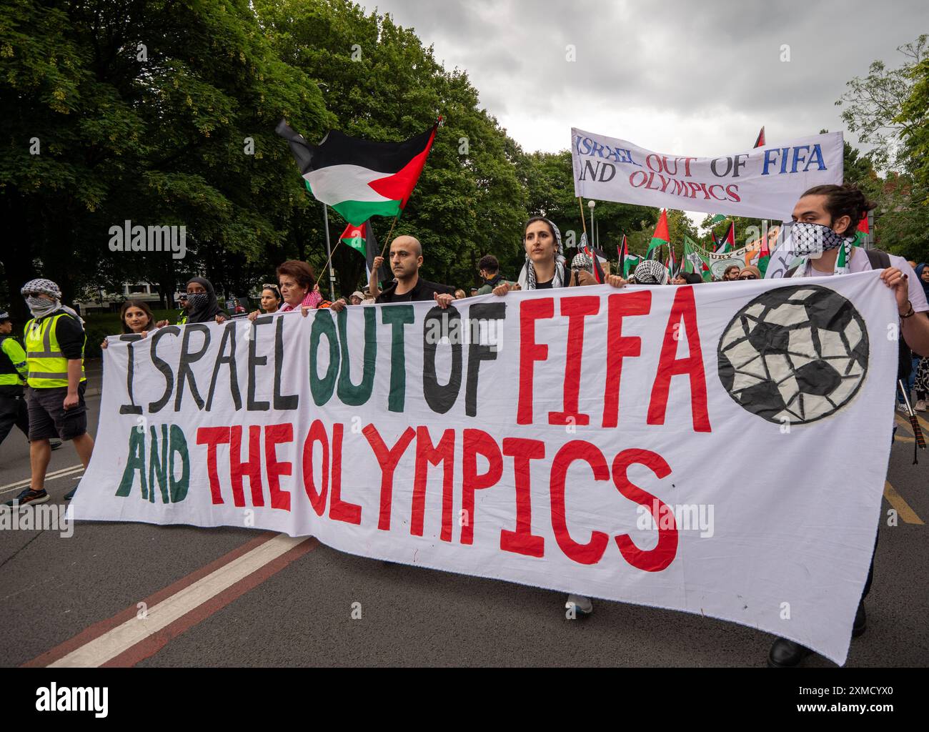 In Manchester, Großbritannien, fand eine Demonstration der Palästinensischen ProPalestine statt, in der Israel aus der FIFA und den Olympischen Spielen in Paris vertrieben werden sollte. Der palästinensische Anti-gaza-Krieg in Manchester sah Demonstranten von Platt-Feldern entlang der Wilmslow Road zur Universität marschieren. Bild:Garyroberts/worldwidefeatures.com Stockfoto