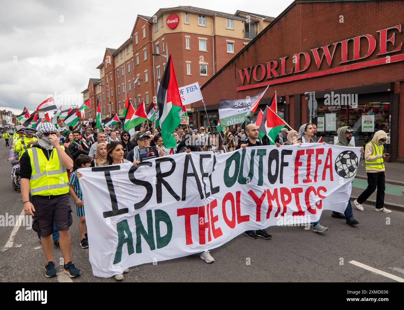 In Manchester, Großbritannien, fand eine Demonstration der Palästinensischen ProPalestine statt, in der Israel aus der FIFA und den Olympischen Spielen in Paris vertrieben werden sollte. Der palästinensische Anti-gaza-Krieg in Manchester sah Demonstranten von Platt-Feldern entlang der Wilmslow Road zur Universität marschieren. Bild:Garyroberts/worldwidefeatures.com Stockfoto