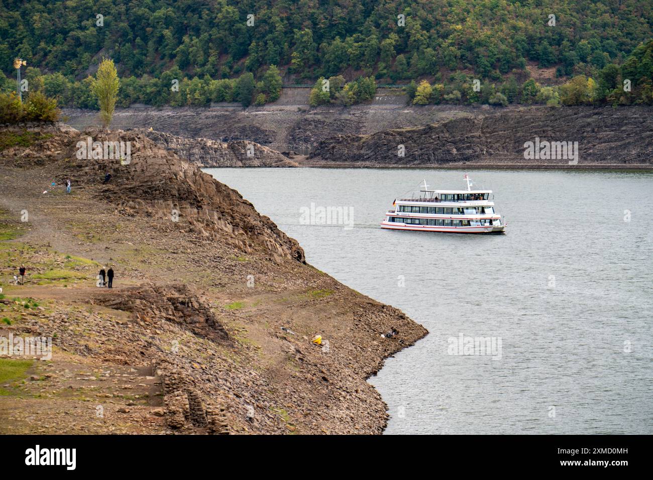 Der Edersee bei Waldeck, der drittgrößte Stausee Deutschlands, hat derzeit nur knapp 13 % seines Normalwertes, der See war zuletzt voll Stockfoto