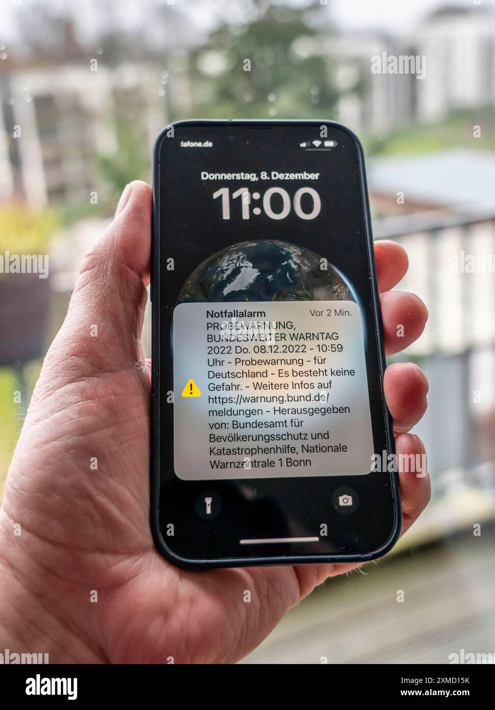 Warntag, 08.12.22 in Deutschland, erste Versuchswarnung per Mobilfunkübertragung, automatische Alarmierung der Bevölkerung im Notfall, per SMS an Handy Stockfoto