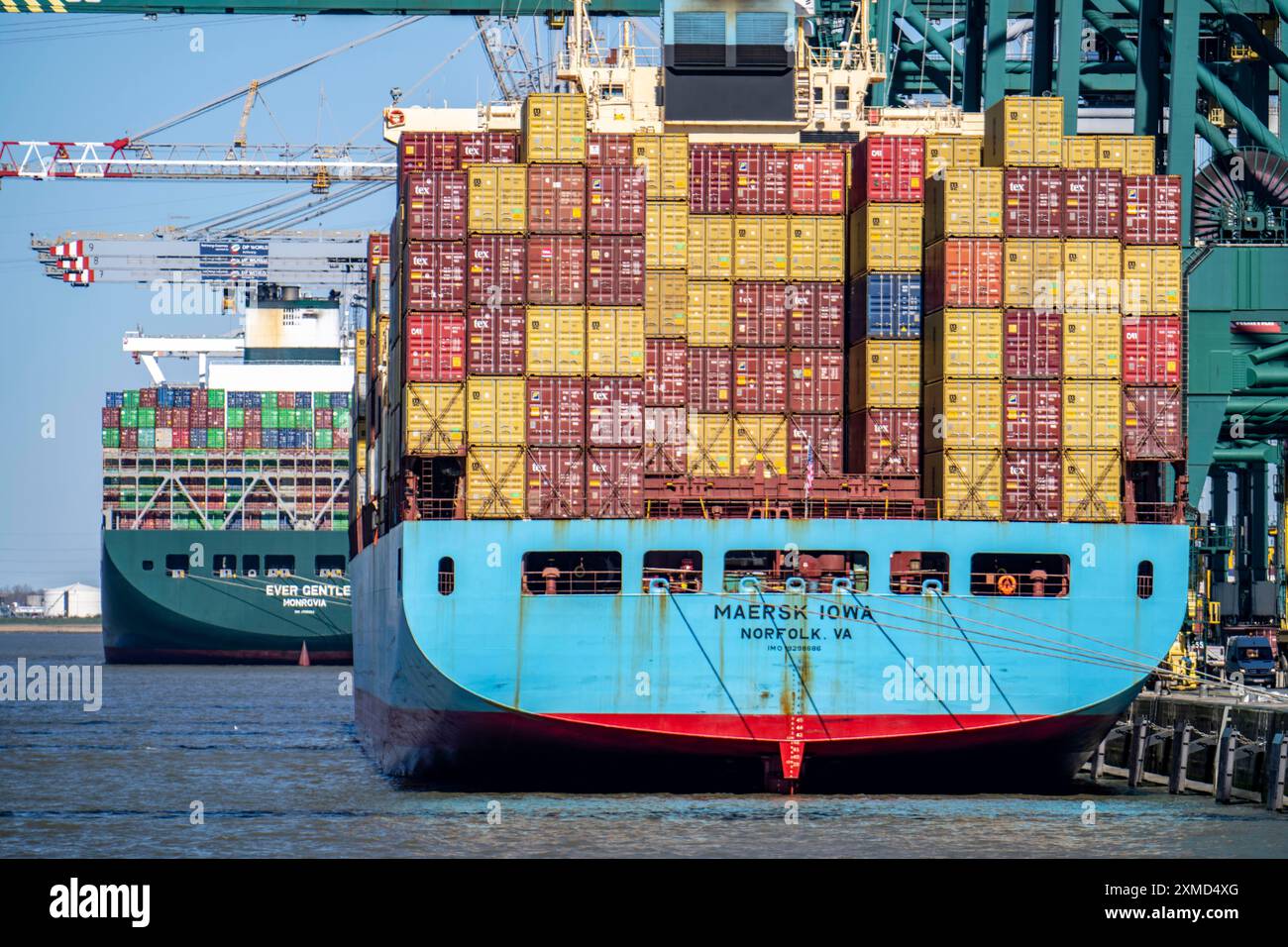 Der Hafen Antwerpen an der Schelde ist der zweitgrößte Seehafen Europas, der Containerhafen DP World Antwerp Gateway Quay in Flandern, Belgien Stockfoto