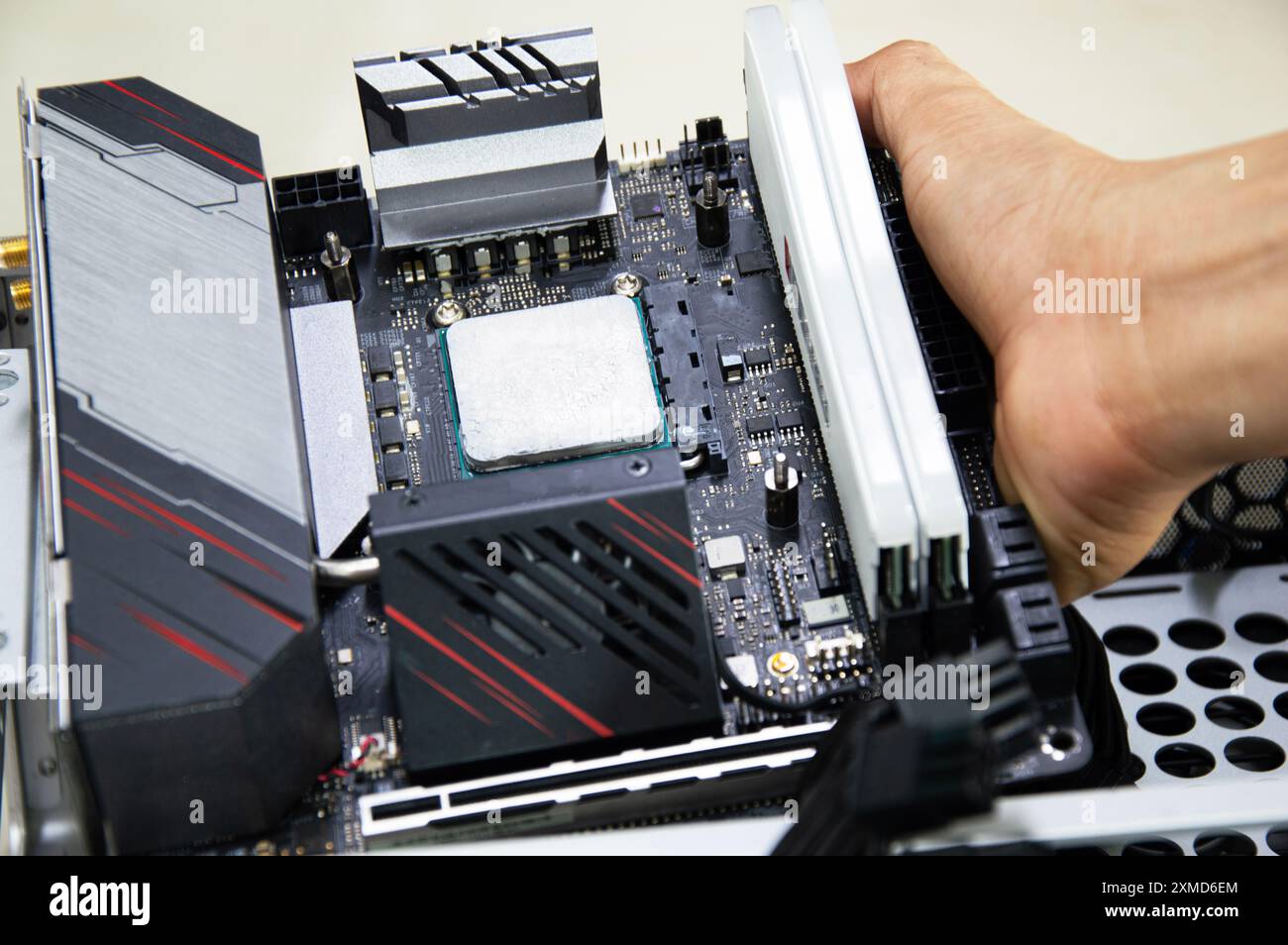 Draufsicht der Hauptplatine eines kleinen Computers Stockfoto