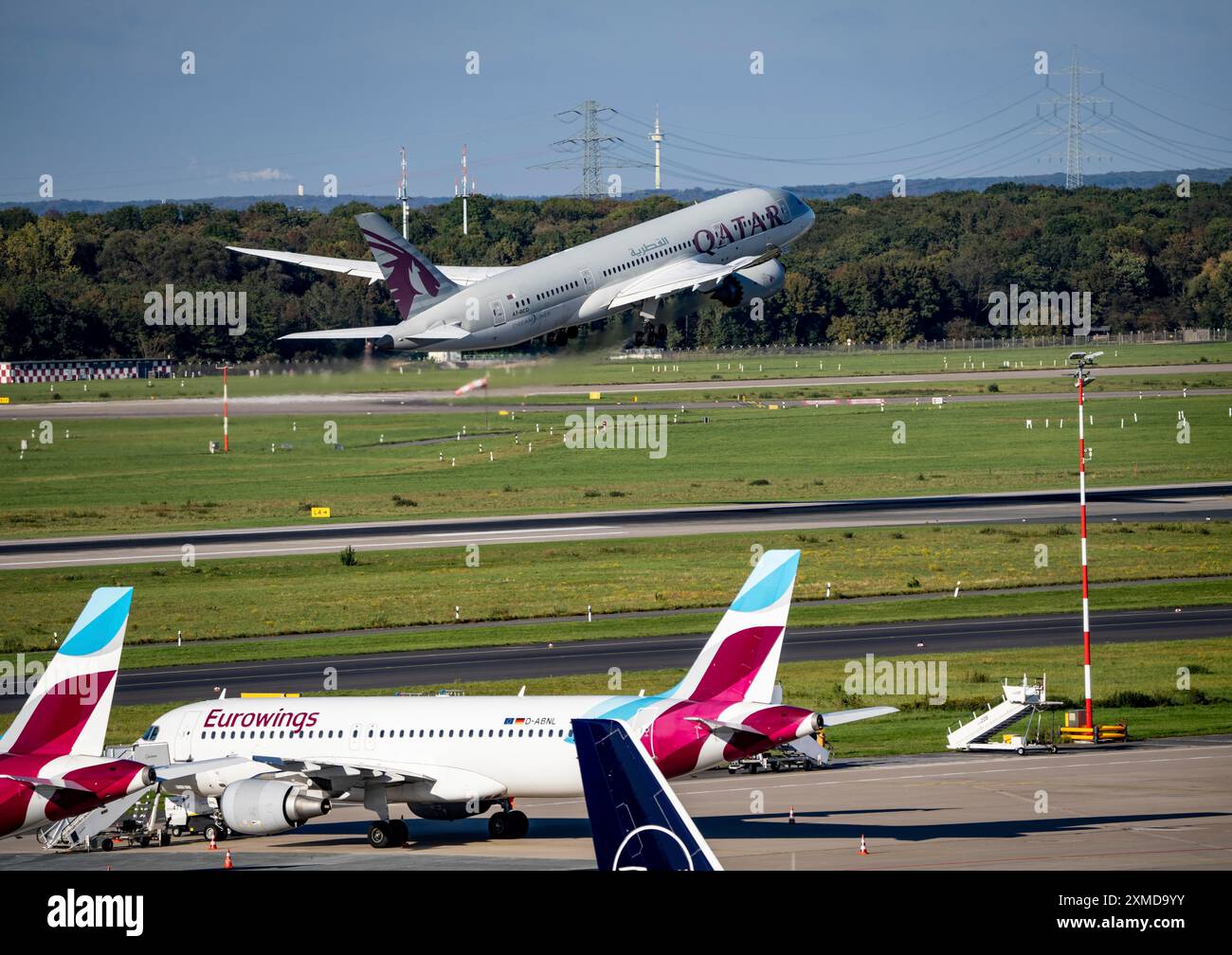 Flughafen Düsseldorf, Qatar Boeing 787-8 Dreamliner beim Start Stockfoto