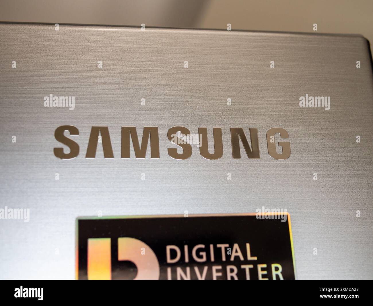 Samsubg-Logo auf grauem Samsung-Gerät Stockfoto