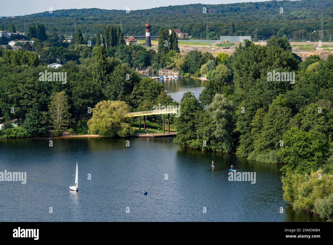 Die Sechs-Seen-Platte, ein Naherholungsgebiet im Süden Duisburgs, nahe dem Stadtteil Wedau, 6 ehemalige Schottergruben, Blick über den Wolfssee Stockfoto