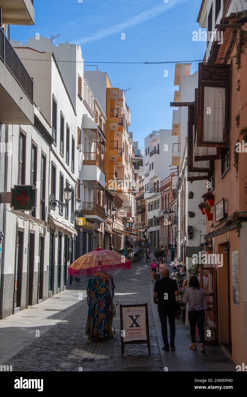 Icod de los Vinos, Spanien 6. September 2023, Einkaufsstraße in Icod de los Vinos Stockfoto