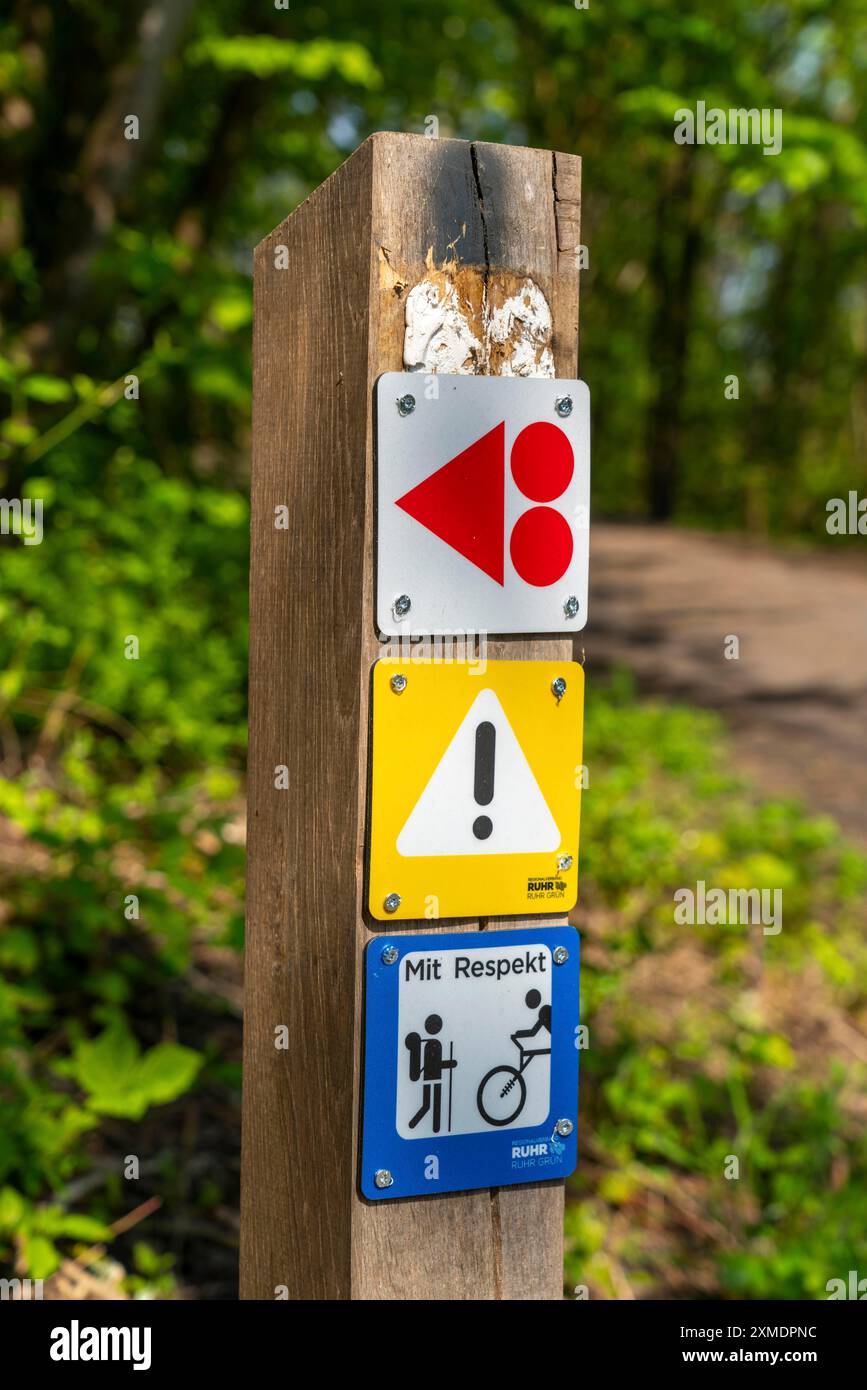 Wegweiser am Brammentrail, Mountainbikeweg an der Schurenbachspitze in Essen Nordrhein-Westfalen Stockfoto