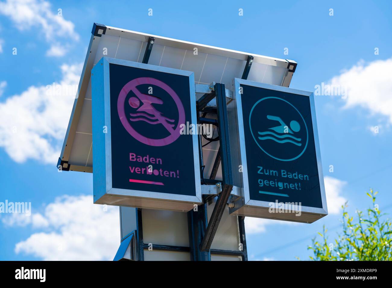 Badegebiet im Ruhrgebiet bei Bochum-Dahlhausen, Badeampel, zeigt an, ob das Baden im offenen Ruhrgebiet aufgrund von erlaubt oder verboten ist Stockfoto
