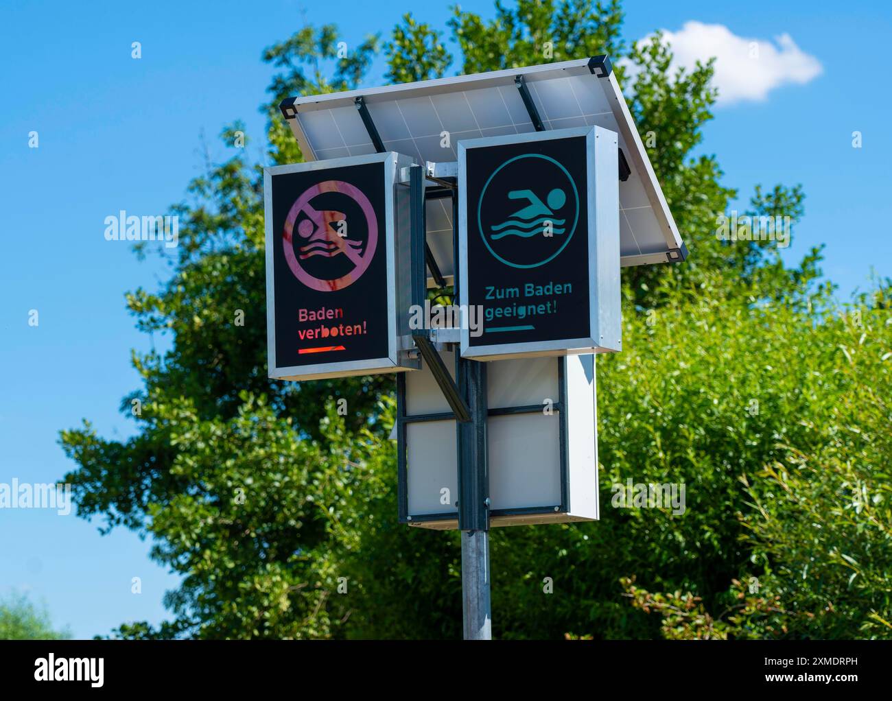 Badegebiet im Ruhrgebiet bei Bochum-Dahlhausen, Badeampel, zeigt an, ob das Baden im offenen Ruhrgebiet aufgrund von erlaubt oder verboten ist Stockfoto