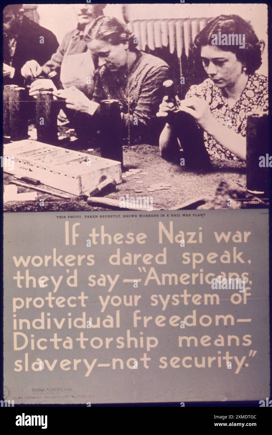 Ein amerikanisches Anti-nazi-Propaganda-Poster, das Zwangsarbeiter zeigt, die mit dem Text "Amerikaner schützen Ihr System individueller Freiheit. Diktatur bedeutet Sklaverei, nicht Sicherheit. Stockfoto