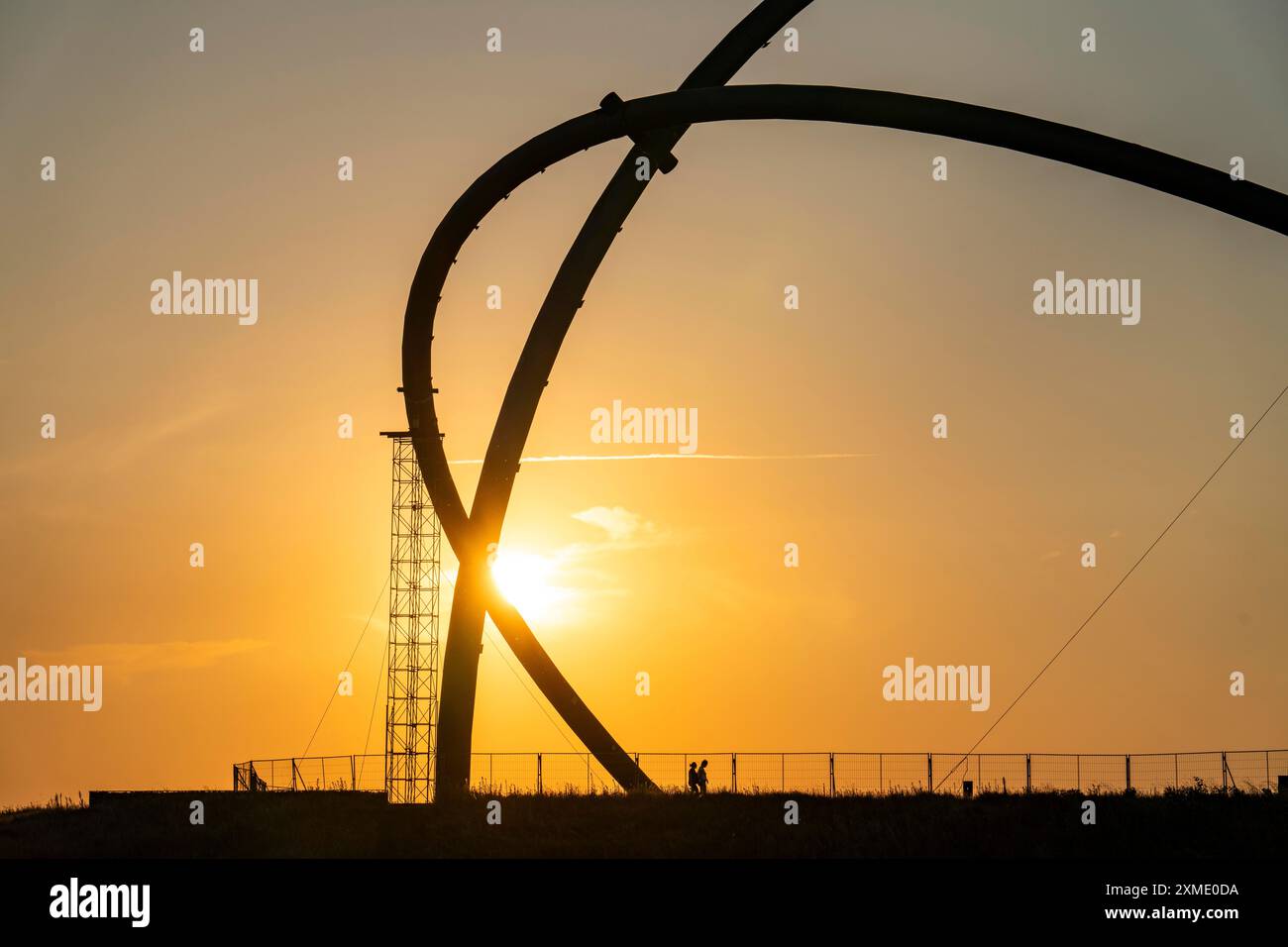 Das horizontale Observatorium an der Spitze Hoheward, bei Sonnenuntergang, Landschaftspark, Nordrhein-Westfalen, Deutschland Stockfoto