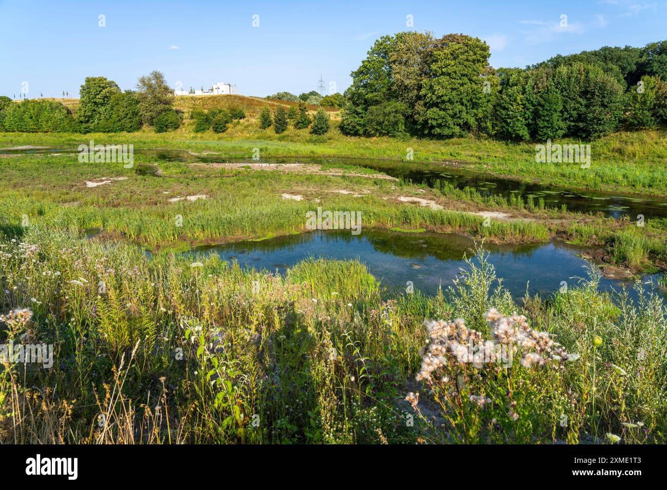 Emscherland, ein neuer Natur- und Wassererlebnispark am renaturierten Emscher, an der Wasserquerung der Emscher mit dem Rhein-Herne-Kanal Stockfoto