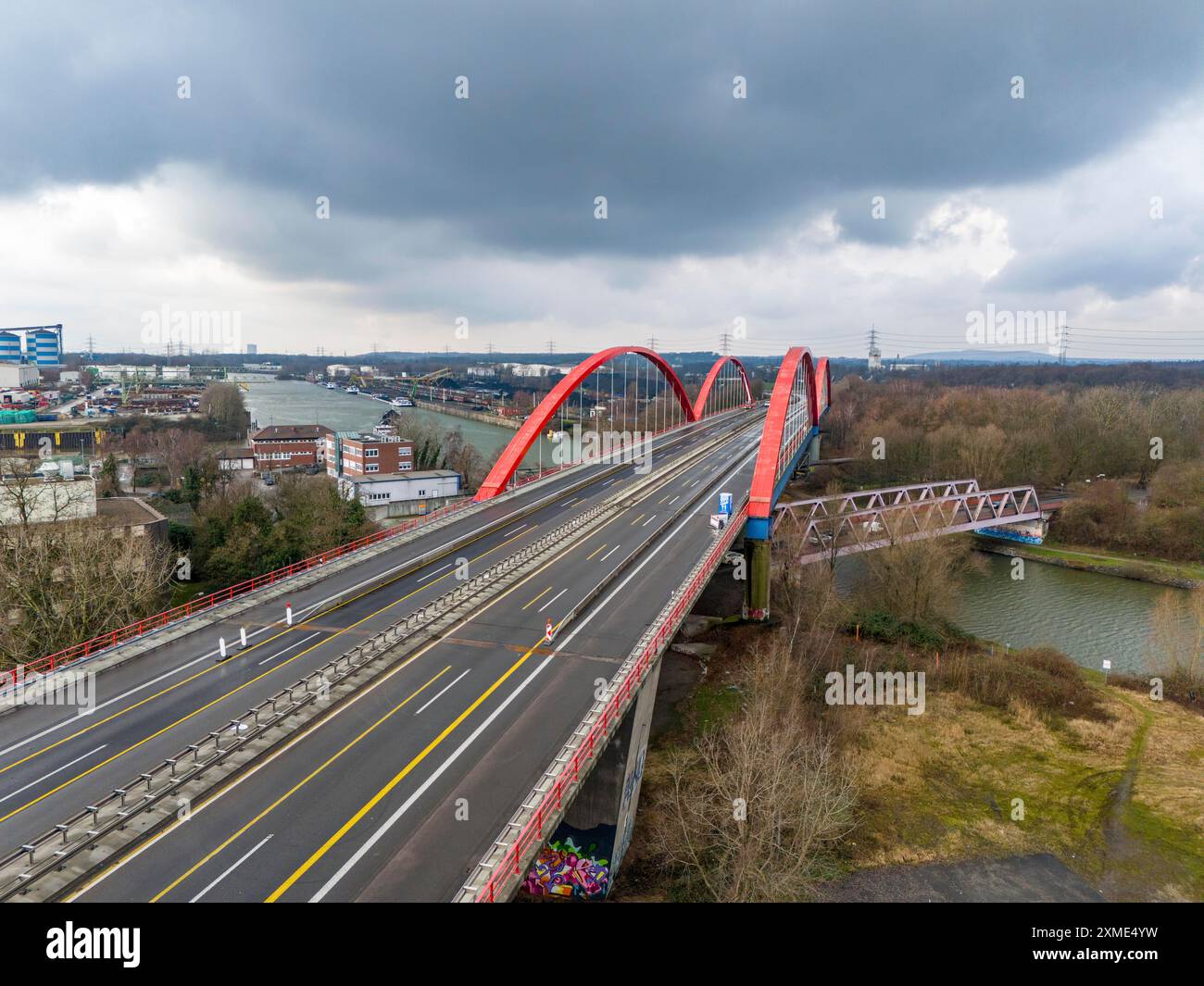 Autobahnbrücke A42, über den Rhein-Herne-Kanal, mit massiven baulichen Schäden, für die nächsten Monate vollständig geschlossen, zwischen Bottrop-Sued und Stockfoto