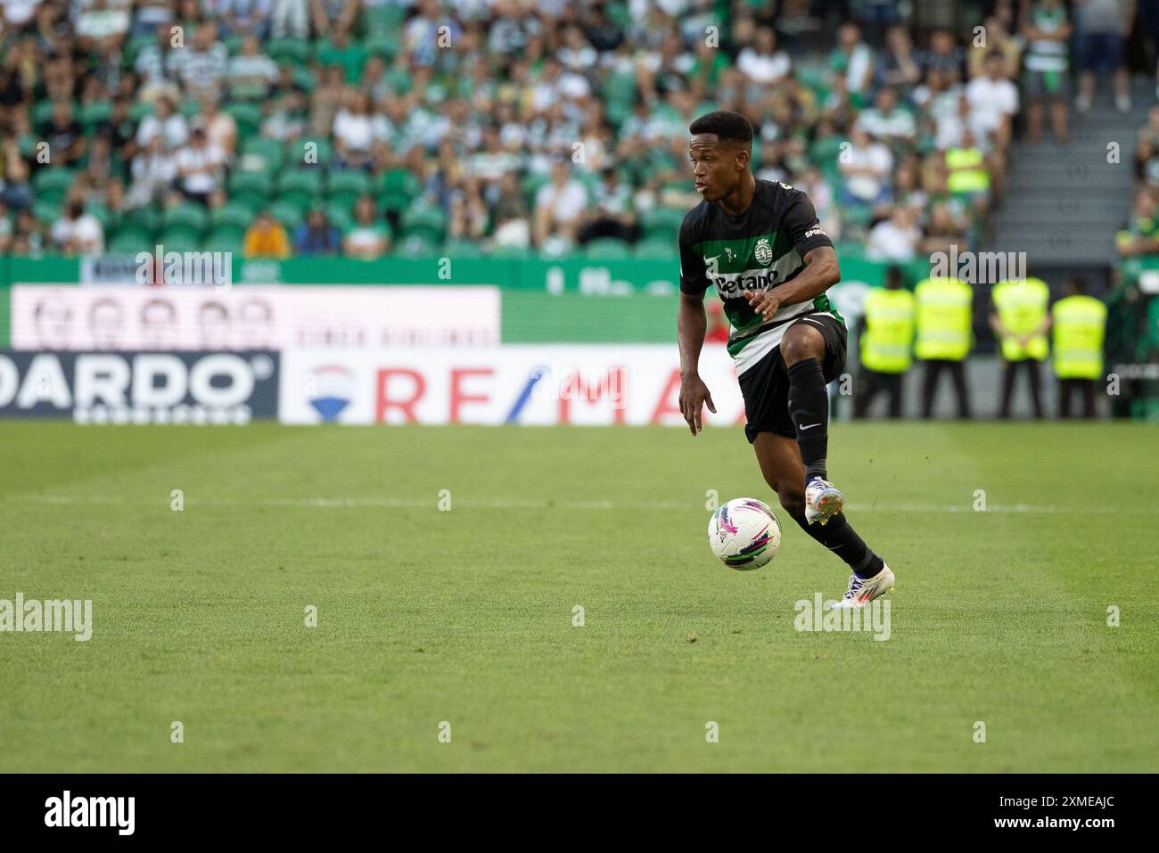 Juli 2024. Lissabon, Portugal. Geny Catamo (21), der Abwehrspieler von Sporting CP gegen Athletic Credit: Alexandre de Sousa/Alamy Live News Stockfoto