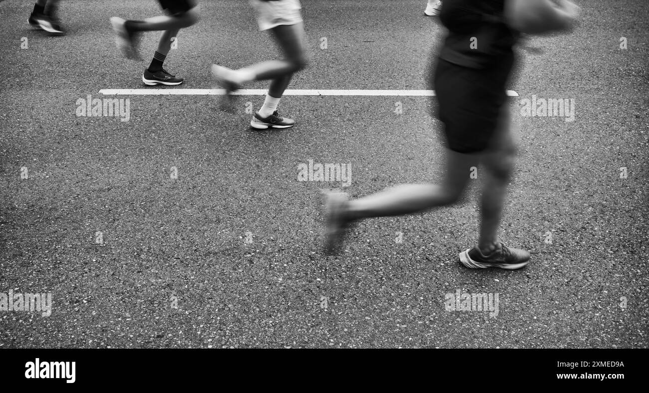 Leichtathletik, Laufen, Läufer, Marathon, Schwarzweiß, Stuttgart Run 2024, Stuttgart, Baden-Württemberg, Deutschland Stockfoto