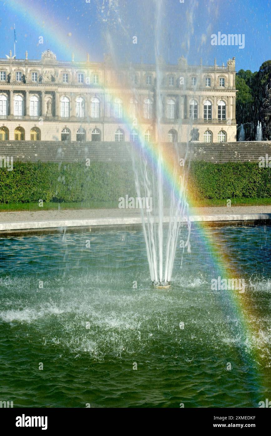 Regenbogen im Latona-Brunnen, Latona-Brunnen, Brunnen, Schlosspark, Schloss Herrenchiemsee, Herreninsel, Chiemsee, Chiemgau, Oberbayern Stockfoto