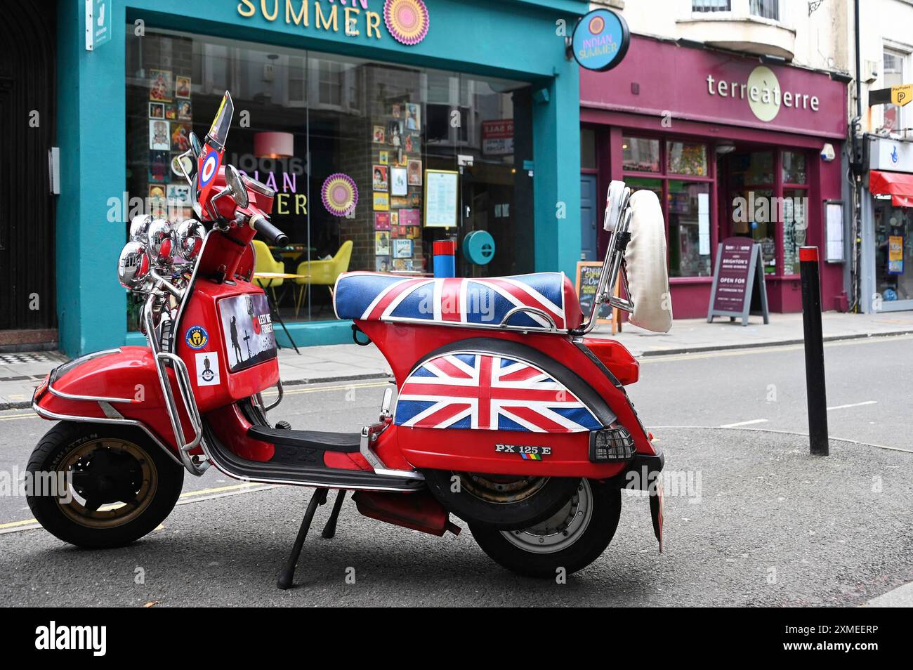 Roller vor der Quadrophenia Alley, Brighton, England, Großbritannien Stockfoto