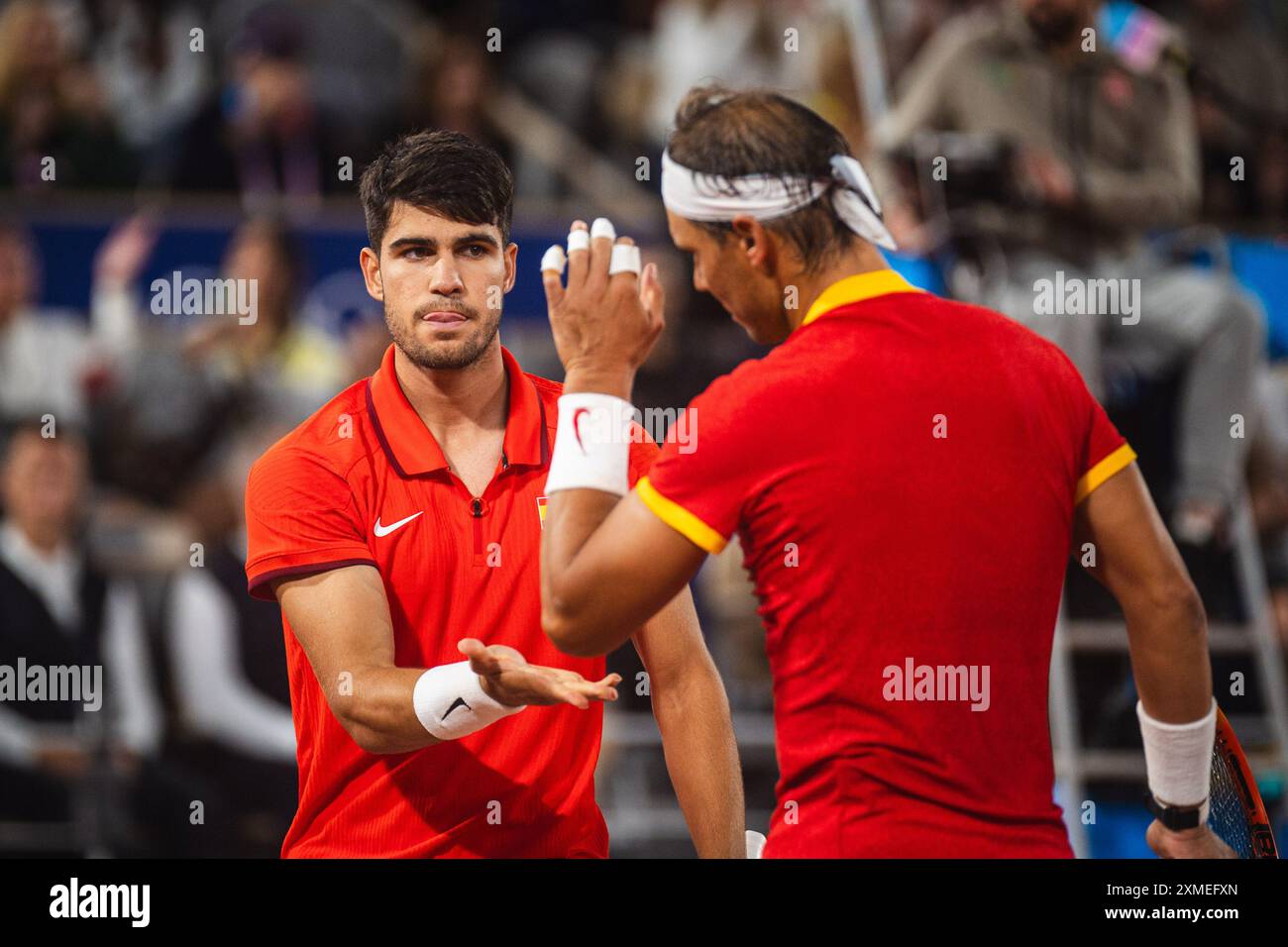 PARIS, IF - 27.07.2024: NADAL X ALCARAZ PARIS 2024 - Tennis Doppel - Paris Olympische Spiele 2024 - Spanien (Alcaraz und Nadal) Frankreich, diesen Samstag (27). Das Spiel ist eine historische Zusammenarbeit zwischen dem aktuellen Weltmeister Alcaraz und dem mehrmaligen Roland-Garros-Champion und ehemaligen Weltmeister Nadal. (Foto: Luca Castro/Fotoarena) Stockfoto