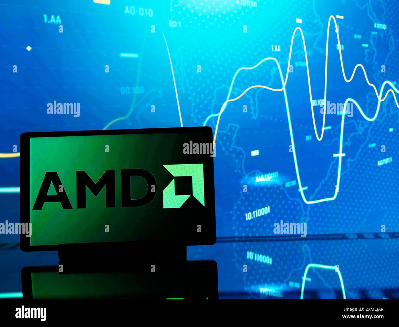 In dieser Fotoabbildung wird das AMD-Logo (Advanced Micro Devices, Inc.) auf einem Tablet angezeigt. Stockfoto