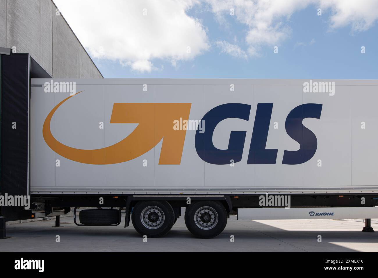 Container-Lkw-Verladung in einem Lagergebäude, Dänemark, 11. Mai 2019 Stockfoto